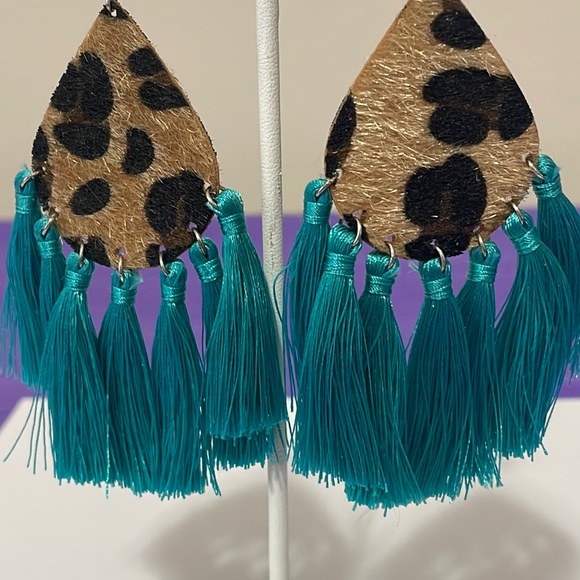 ❤️Boho Turquoise Leopard Fringe Earrings❤️ - Picture 5 of 6